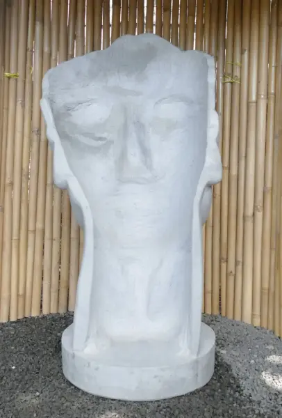 Product image 4 of the product “Mask Human 01 (inclined to the right) original by the artist - 150m height ”